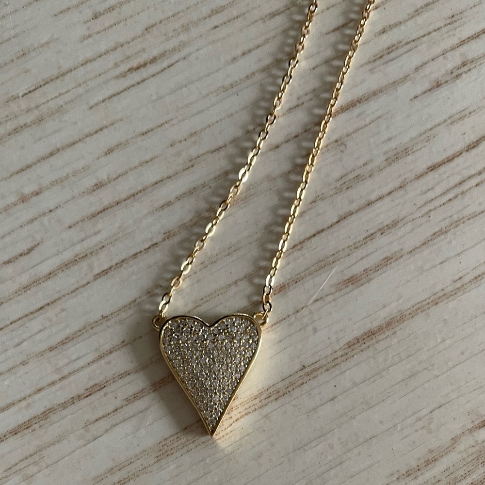 BRAND NEW Gold Heart Pendant Necklace